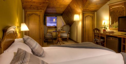 hotel room image