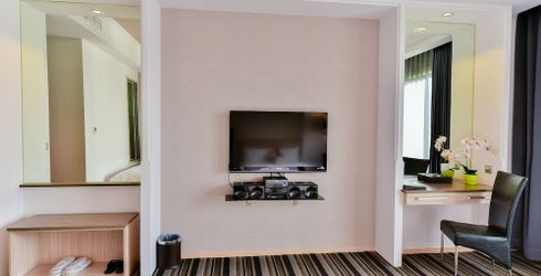 hotel room image