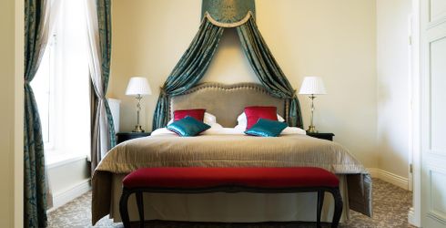 hotel room image