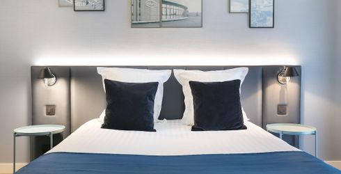 hotel room image