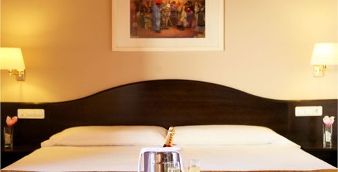 hotel room image