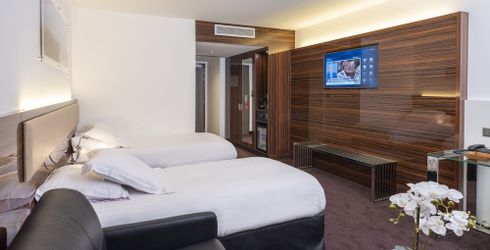 hotel room image