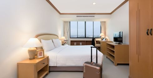 hotel room image