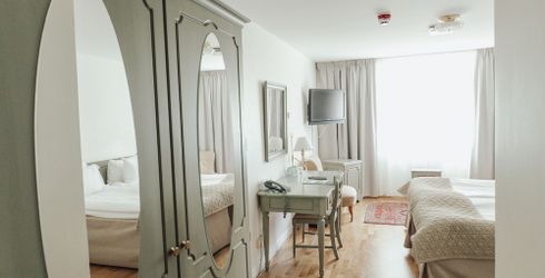 hotel room image