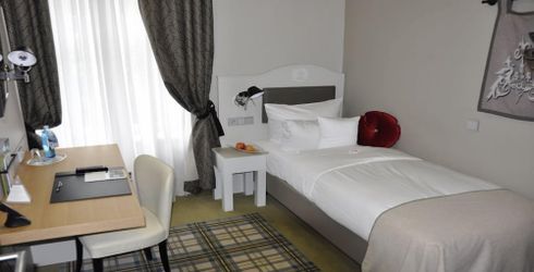 hotel room image