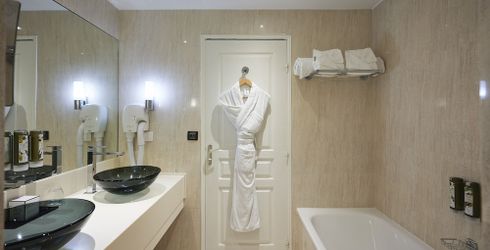 hotel room image