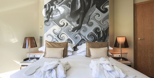 hotel room image