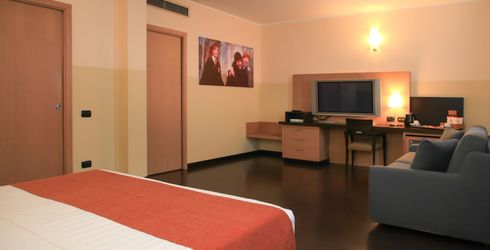 hotel room image