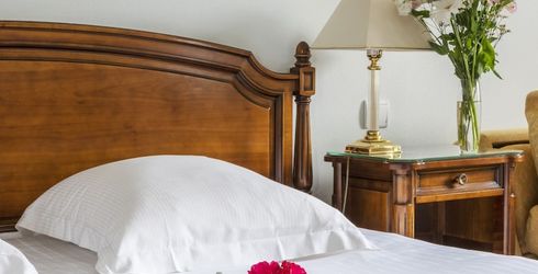 hotel room image