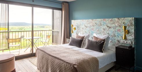 hotel room image