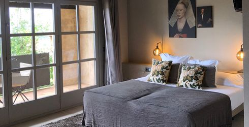 hotel room image