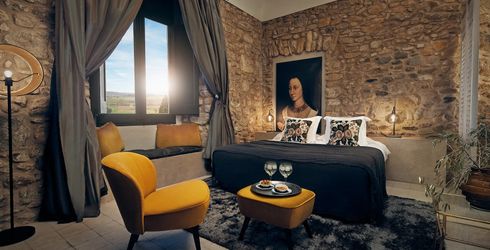 hotel room image