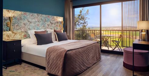 hotel room image