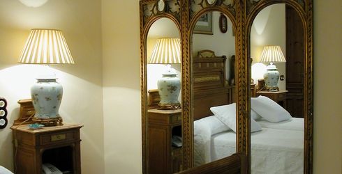 hotel room image