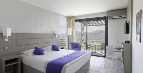 hotel room image