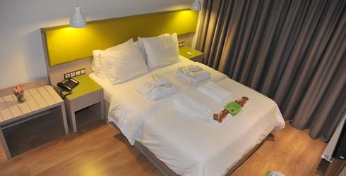 hotel room image