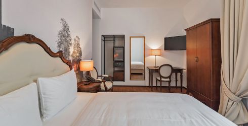 hotel room image