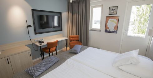 hotel room image
