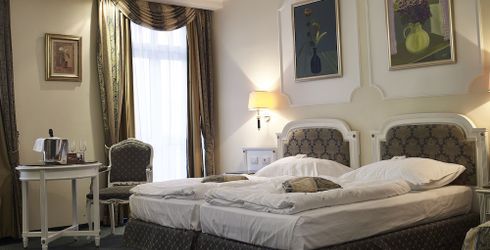hotel room image