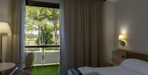 hotel room image