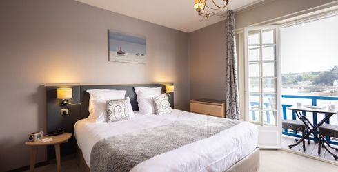 hotel room image