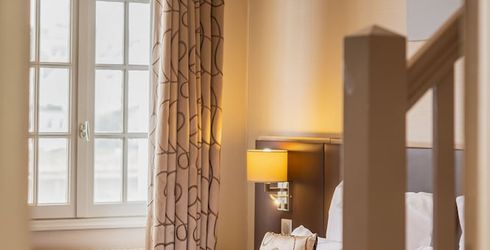 hotel room image
