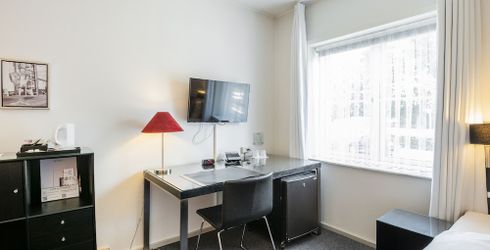 hotel room image