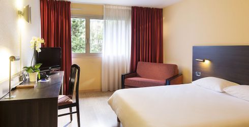 hotel room image
