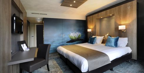 hotel room image