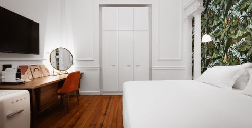 hotel room image