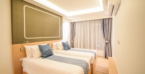 hotel room image