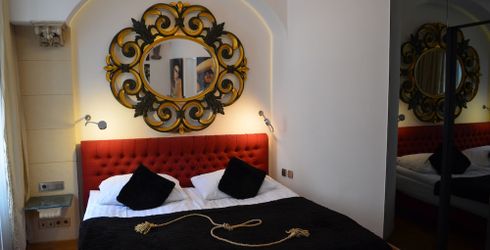hotel room image