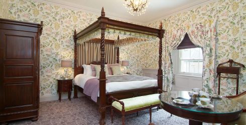 hotel room image