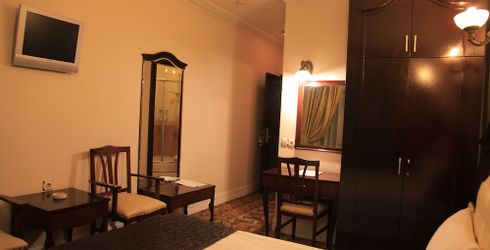hotel room image