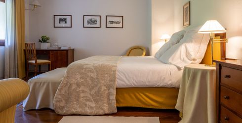 hotel room image