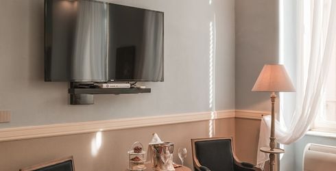 hotel room image