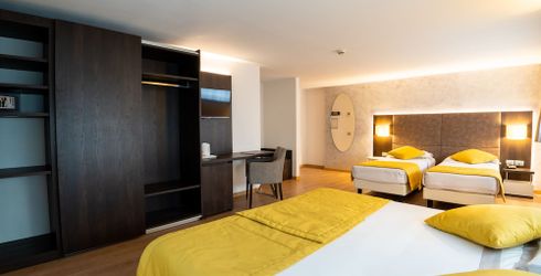 hotel room image
