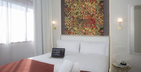 hotel room image