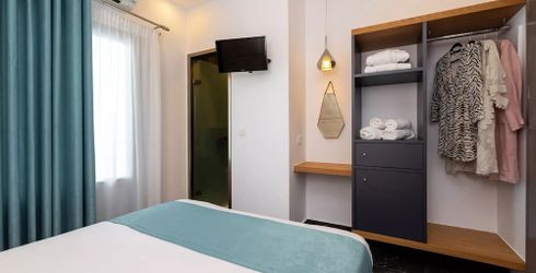 hotel room image