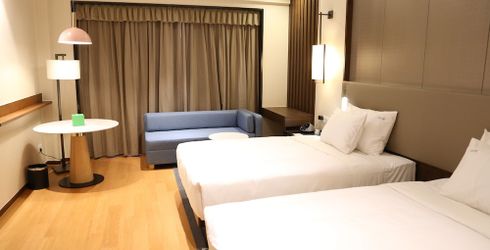 hotel room image