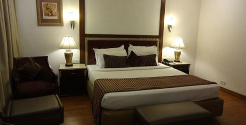 hotel room image