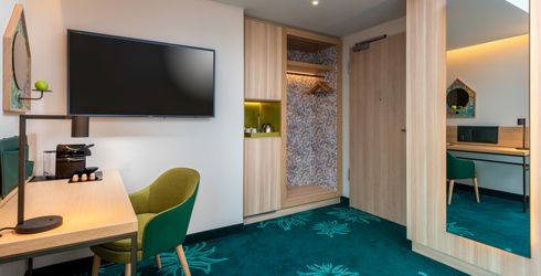 hotel room image