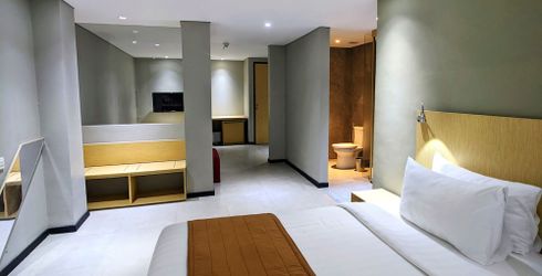 hotel room image