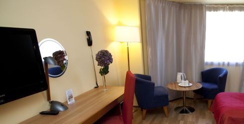 hotel room image