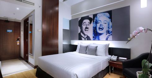 hotel room image