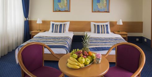 hotel room image