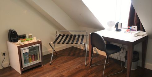 hotel room image