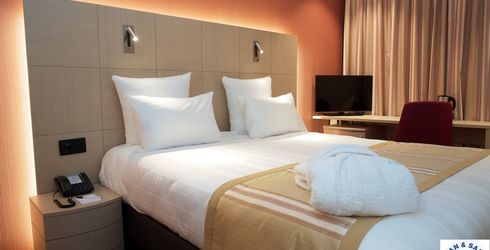 hotel room image