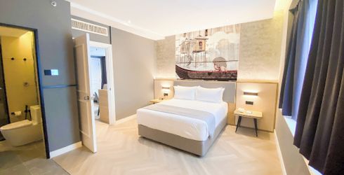 hotel room image