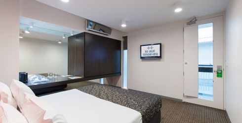 hotel room image